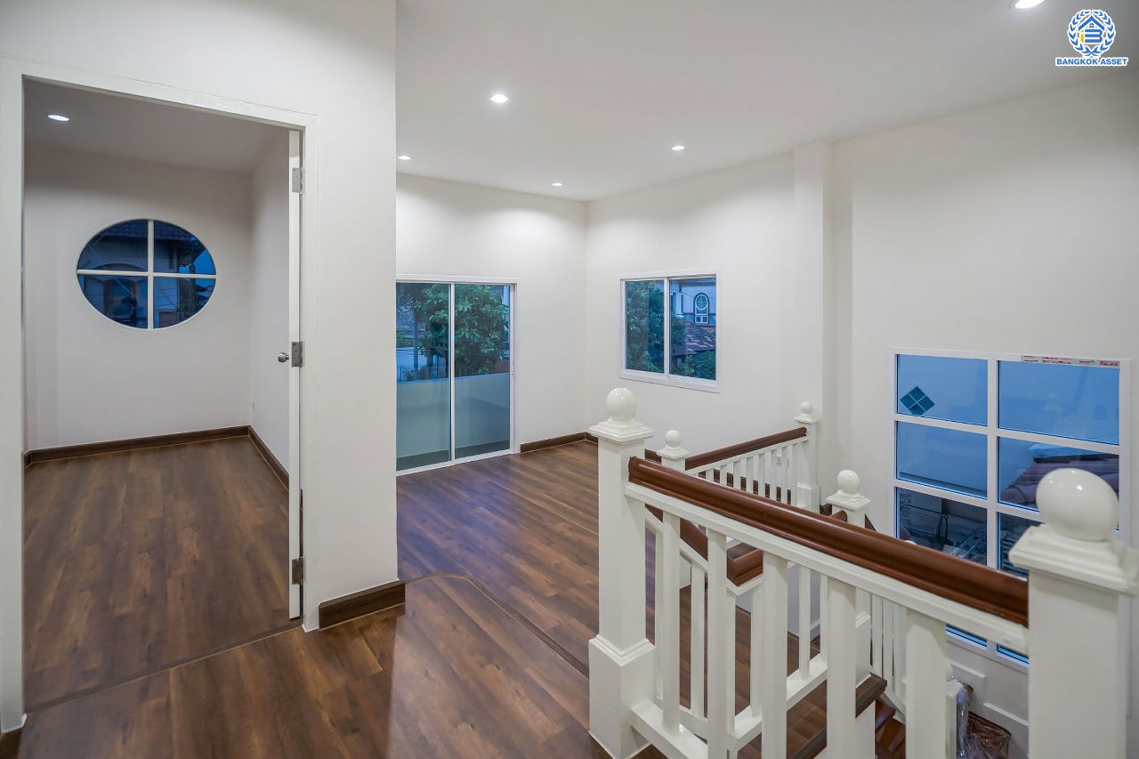 บ้านมือสองตกแต่งใหม่ แบรนด์ LH โครงการ ชัยพฤกษ์ วัดลาดปลาดุก ตอบโจทย์ทุกการอยู่อาศัย เนื้อที่ 60 ตร.ว. พื้นที่ใช้สอยมากถึง 198.96 ตร.ม. ฟังก์ชัน 3 ห้องนอน 3 ห้องน้ำ จอดรถได้ 2 คัน บนทำเลดีที่สุด! ใกล้เซ็นทรัลเวสต์เกต ทางด่วน "กาญจนาภิเษก" และรถไฟฟ้าสายสีม่วง "สถานีคลองบางไผ่"